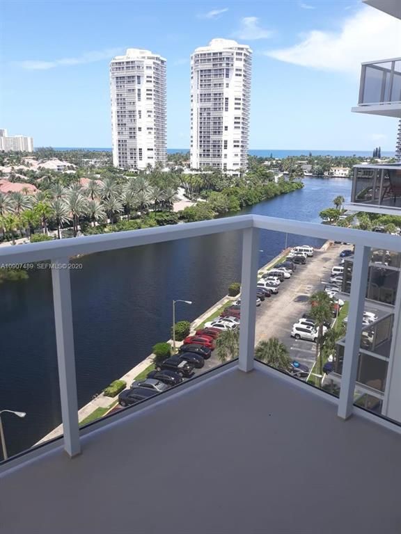 3701 N Country Club Drive 1008, Aventura, FL 33180