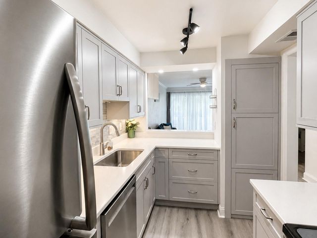 2117 LAKEWOOD CLUB DRIVE S 7-N, St Petersburg, FL 33712
