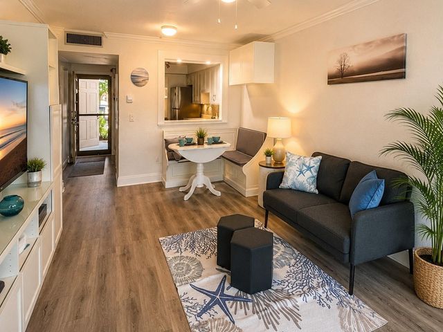 2117 LAKEWOOD CLUB DRIVE S 7-N, St Petersburg, FL 33712
