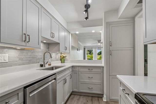 2117 LAKEWOOD CLUB DRIVE S 7-N, St Petersburg, FL 33712