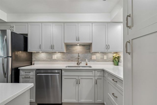 2117 LAKEWOOD CLUB DRIVE S 7-N, St Petersburg, FL 33712