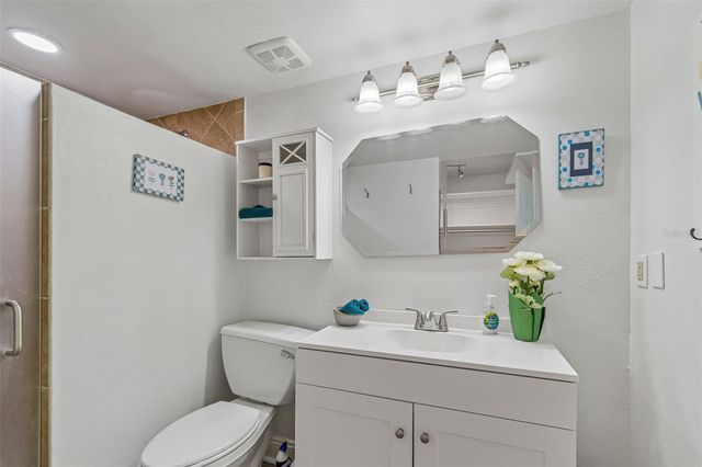 2117 LAKEWOOD CLUB DRIVE S 7-N, St Petersburg, FL 33712