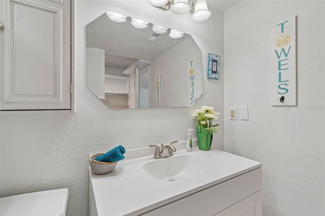 2117 LAKEWOOD CLUB DRIVE S 7-N, St Petersburg, FL 33712
