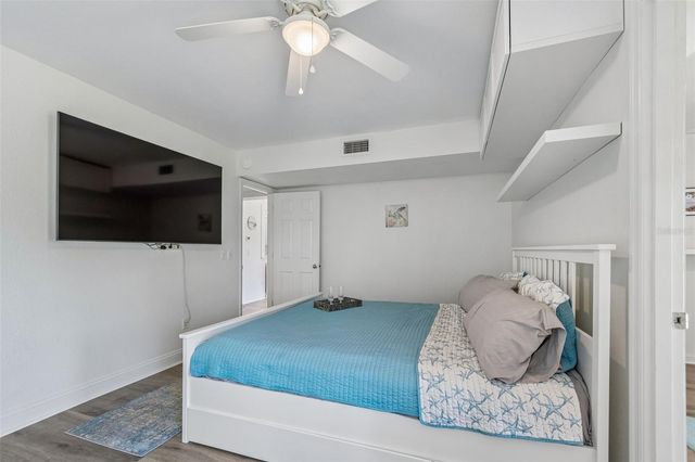 2117 LAKEWOOD CLUB DRIVE S 7-N, St Petersburg, FL 33712