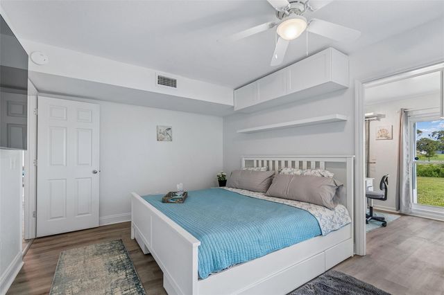 2117 LAKEWOOD CLUB DRIVE S 7-N, St Petersburg, FL 33712