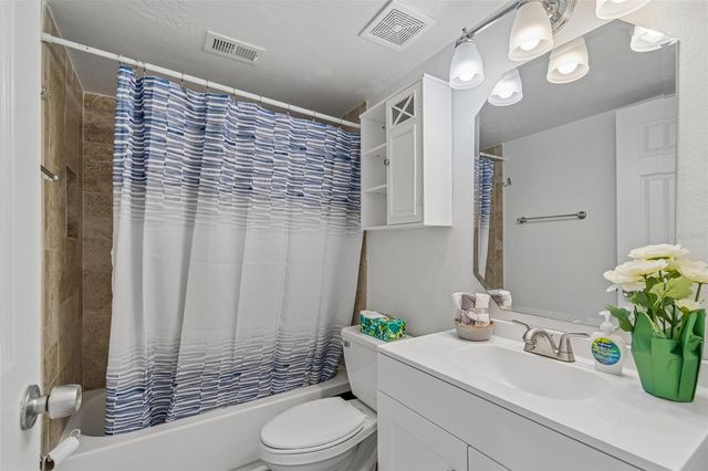 2117 LAKEWOOD CLUB DRIVE S 7-N, St Petersburg, FL 33712