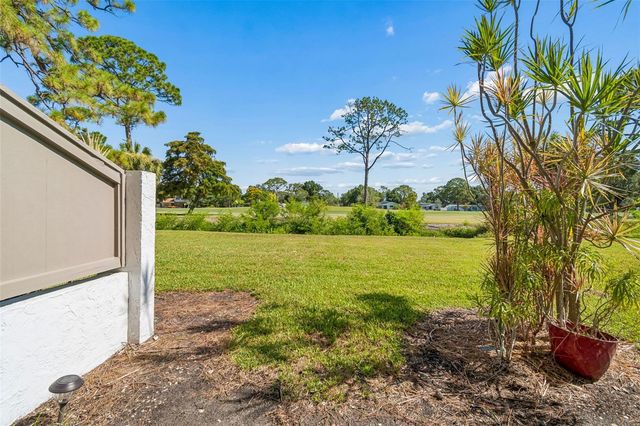 2117 LAKEWOOD CLUB DRIVE S 7-N, St Petersburg, FL 33712