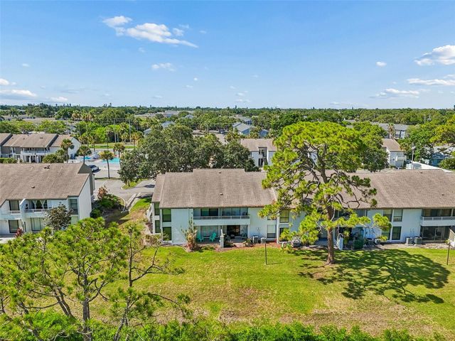 2117 LAKEWOOD CLUB DRIVE S 7-N, St Petersburg, FL 33712