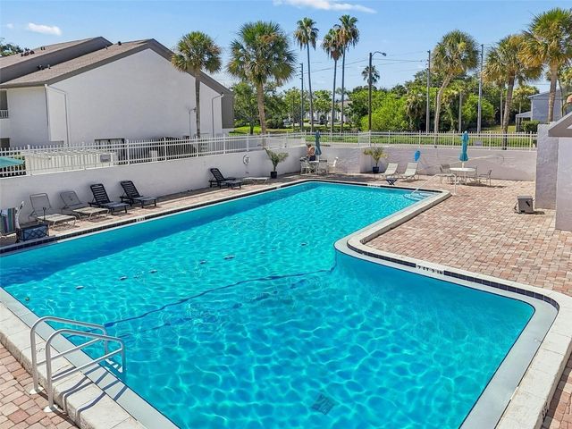 2117 LAKEWOOD CLUB DRIVE S 7-N, St Petersburg, FL 33712