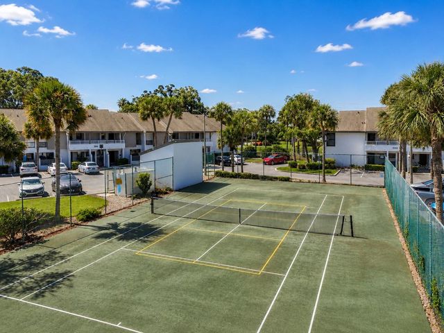 2117 LAKEWOOD CLUB DRIVE S 7-N, St Petersburg, FL 33712