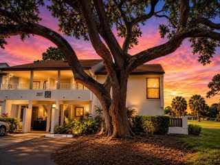 2117 LAKEWOOD CLUB DRIVE S 7-N, St Petersburg, FL 33712
