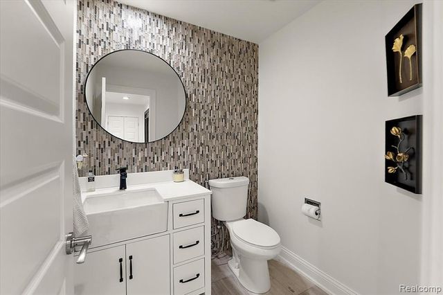 2118 Coach Way Court, Bloomfield Hills, MI 48302