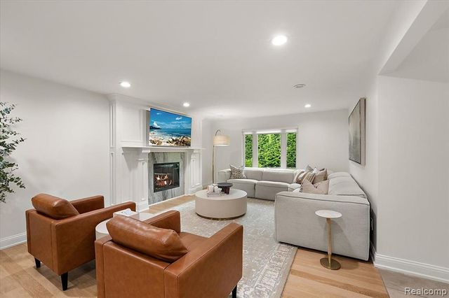 2118 Coach Way Court, Bloomfield Hills, MI 48302
