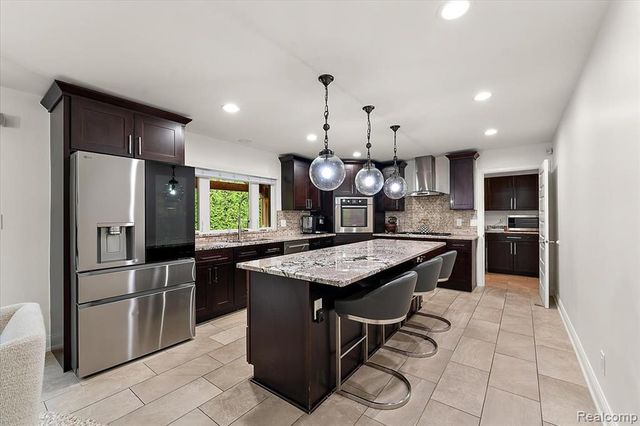2118 Coach Way Court, Bloomfield Hills, MI 48302