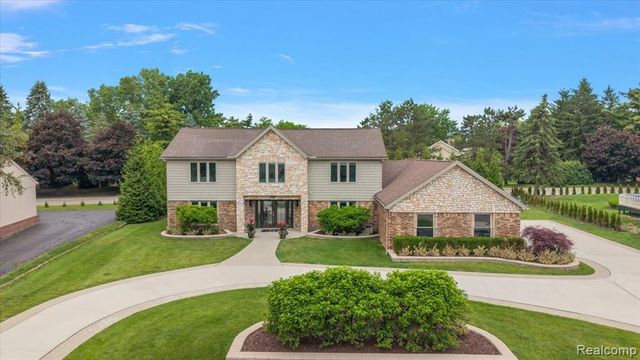 2118 Coach Way Court, Bloomfield Hills, MI 48302