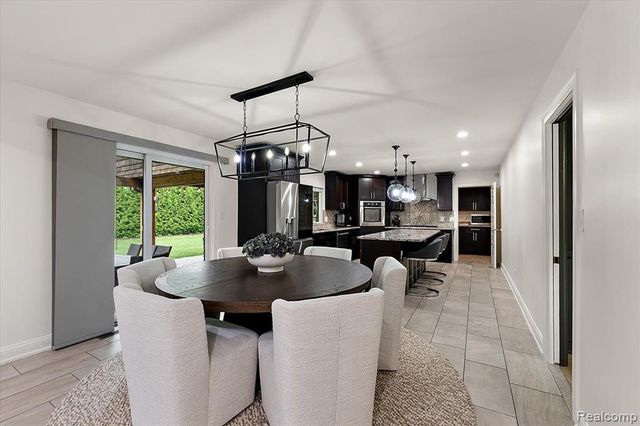 2118 Coach Way Court, Bloomfield Hills, MI 48302