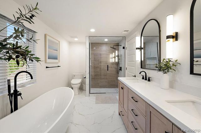 2118 Coach Way Court, Bloomfield Hills, MI 48302