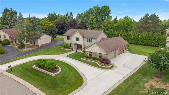 2118 Coach Way Court, Bloomfield Hills, MI 48302