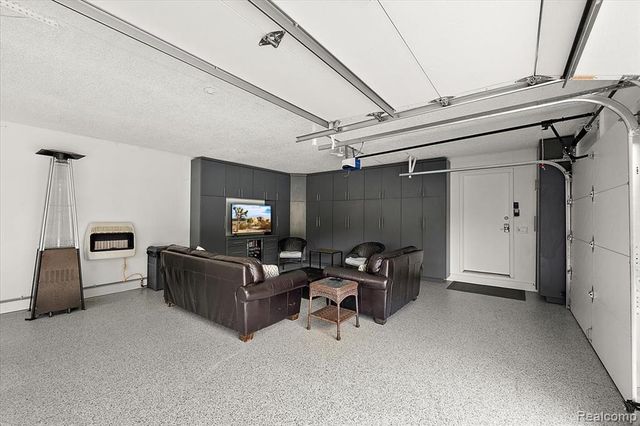 2118 Coach Way Court, Bloomfield Hills, MI 48302