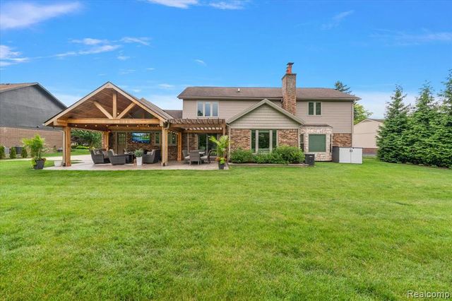 2118 Coach Way Court, Bloomfield Hills, MI 48302