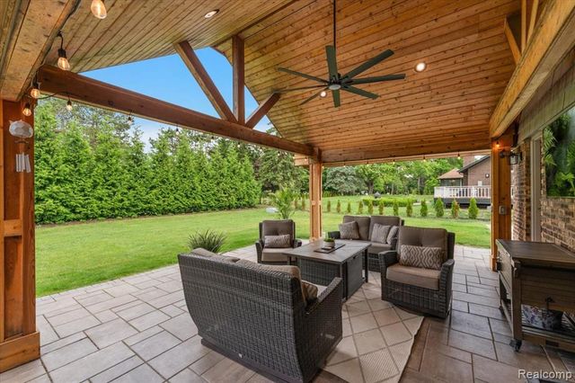 2118 Coach Way Court, Bloomfield Hills, MI 48302