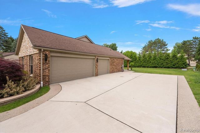 2118 Coach Way Court, Bloomfield Hills, MI 48302