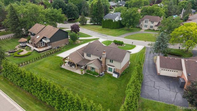 2118 Coach Way Court, Bloomfield Hills, MI 48302