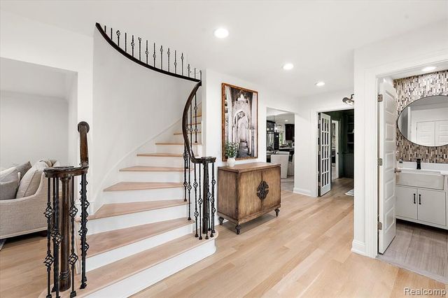2118 Coach Way Court, Bloomfield Hills, MI 48302