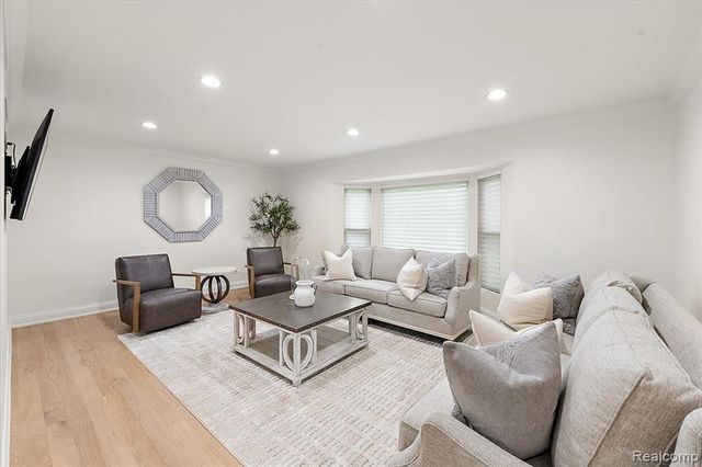 2118 Coach Way Court, Bloomfield Hills, MI 48302