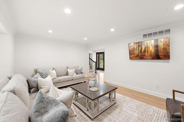 2118 Coach Way Court, Bloomfield Hills, MI 48302