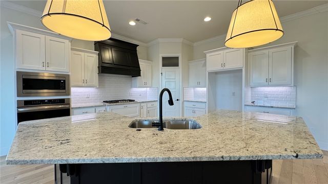 5806 W Red Maple Drive, Rogers, AR 72758