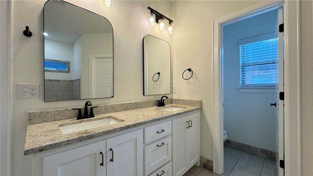 5806 W Red Maple Drive, Rogers, AR 72758