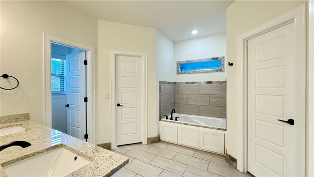 5806 W Red Maple Drive, Rogers, AR 72758