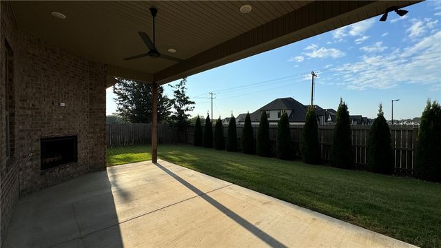 5806 W Red Maple Drive, Rogers, AR 72758