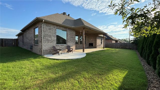 5806 W Red Maple Drive, Rogers, AR 72758