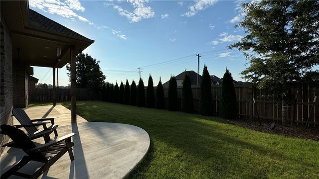 5806 W Red Maple Drive, Rogers, AR 72758