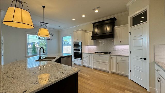 5806 W Red Maple Drive, Rogers, AR 72758