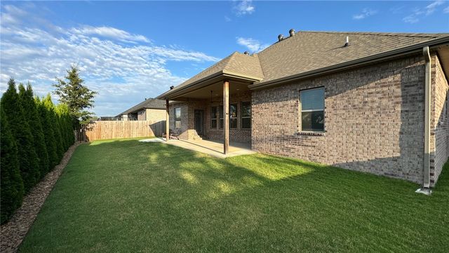 5806 W Red Maple Drive, Rogers, AR 72758