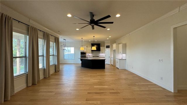 5806 W Red Maple Drive, Rogers, AR 72758