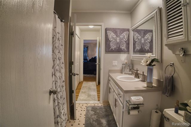 13513 Angela Drive, Warren, MI 48088