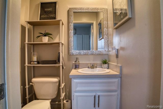 13513 Angela Drive, Warren, MI 48088