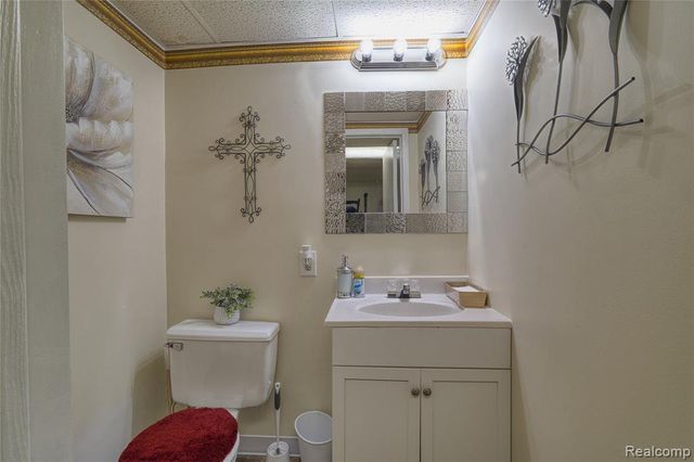 13513 Angela Drive, Warren, MI 48088