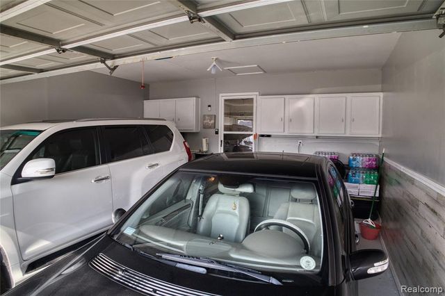 13513 Angela Drive, Warren, MI 48088