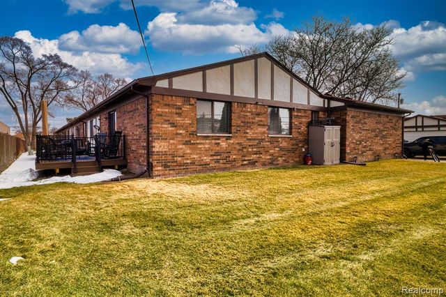 13513 Angela Drive, Warren, MI 48088