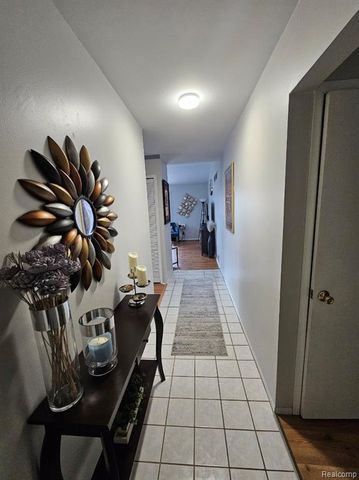 13513 Angela Drive, Warren, MI 48088