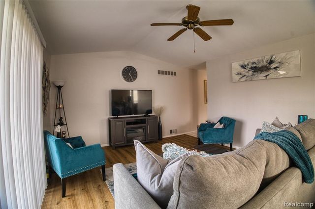 13513 Angela Drive, Warren, MI 48088