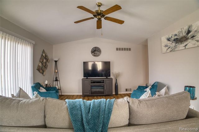 13513 Angela Drive, Warren, MI 48088