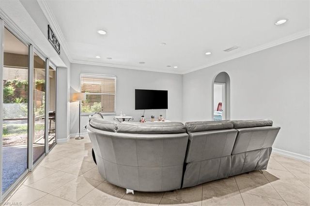 3905 Recreation LN, Naples, FL 34116