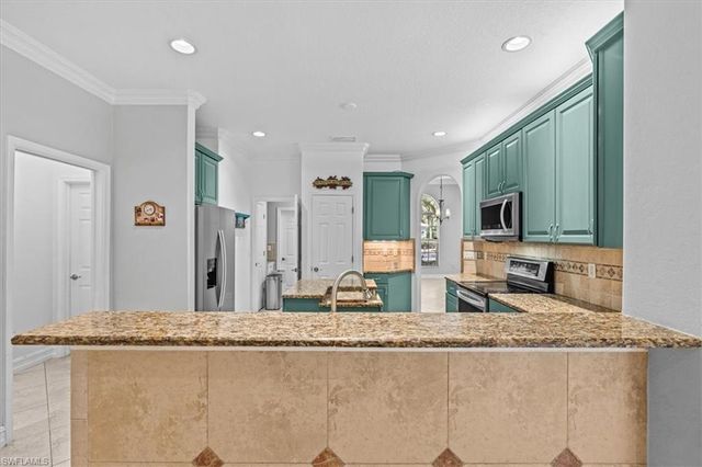 3905 Recreation LN, Naples, FL 34116