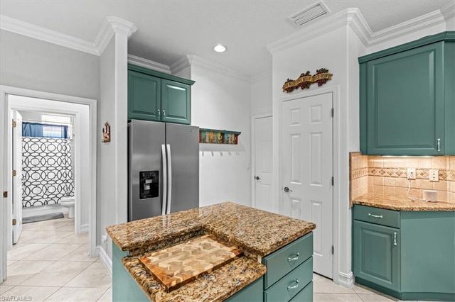 3905 Recreation LN, Naples, FL 34116